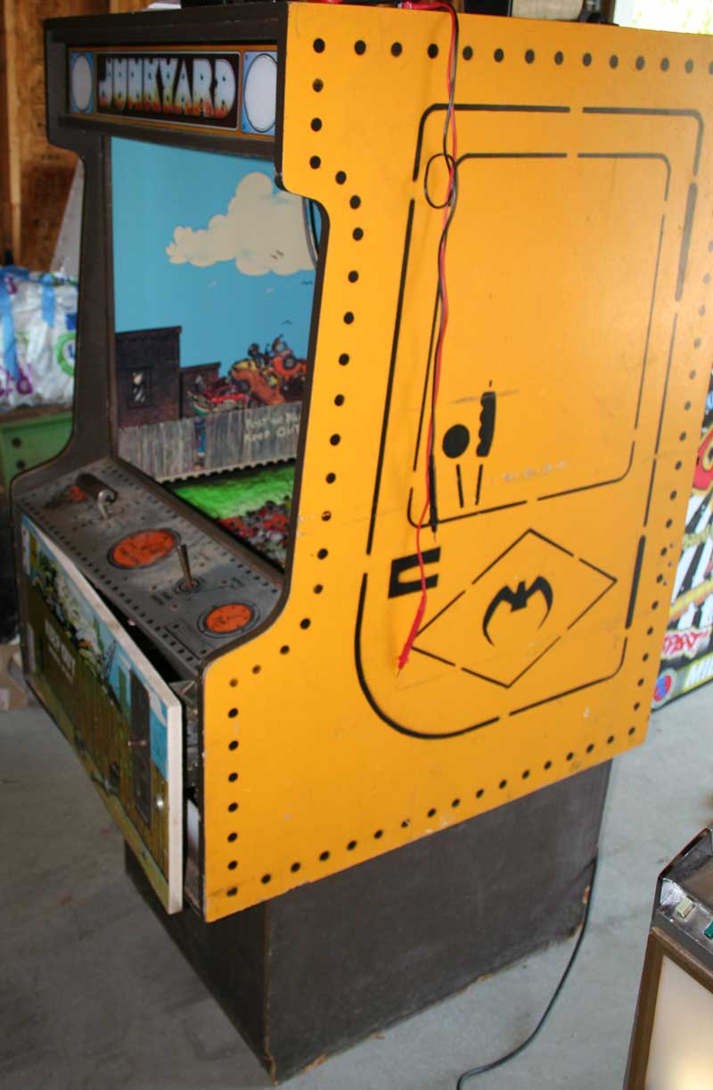 Americoin Junkyard Digger Crane Arcade Game -
        Photo