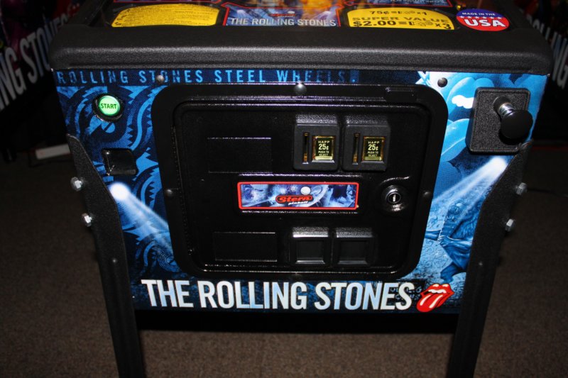 rolling_stones_pinball_stern1.jpg